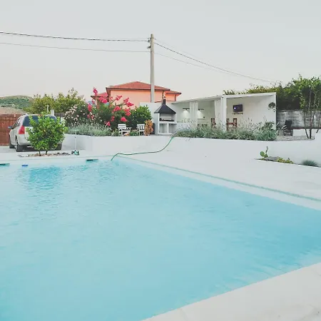 빌라 Boutique Pool House Blagaj *